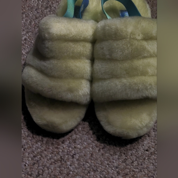 NWOB UGG Women's 5 Fluff Yeah Slide Sandals-Lime Green - Picture 2 of 6